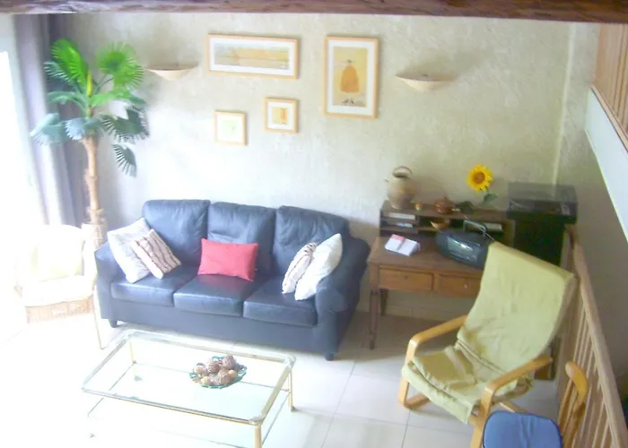 Maison De 2 Avec Terrasse Amenagee A